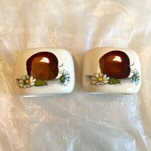 Vintage Ceramic White Napkin Rings‎ Decorated Painted Red Apple Daisies Lot Of 2